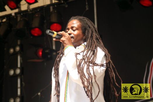 Jah Meek (Jam) with The House Of Riddim Band 21. Summer Jam Festival - Fuehlinger See, Koeln - Green Stage 15. Juli 2006 (8).jpg